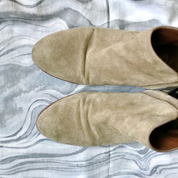 petty bootie - Picture 3 of 9